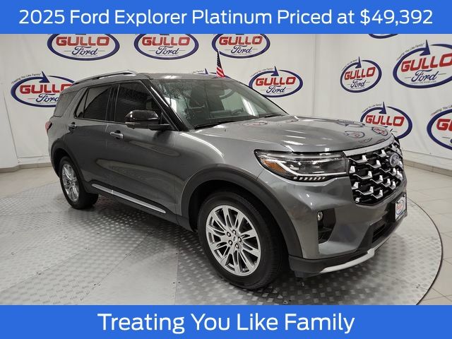 2025 Ford Explorer Platinum's photo