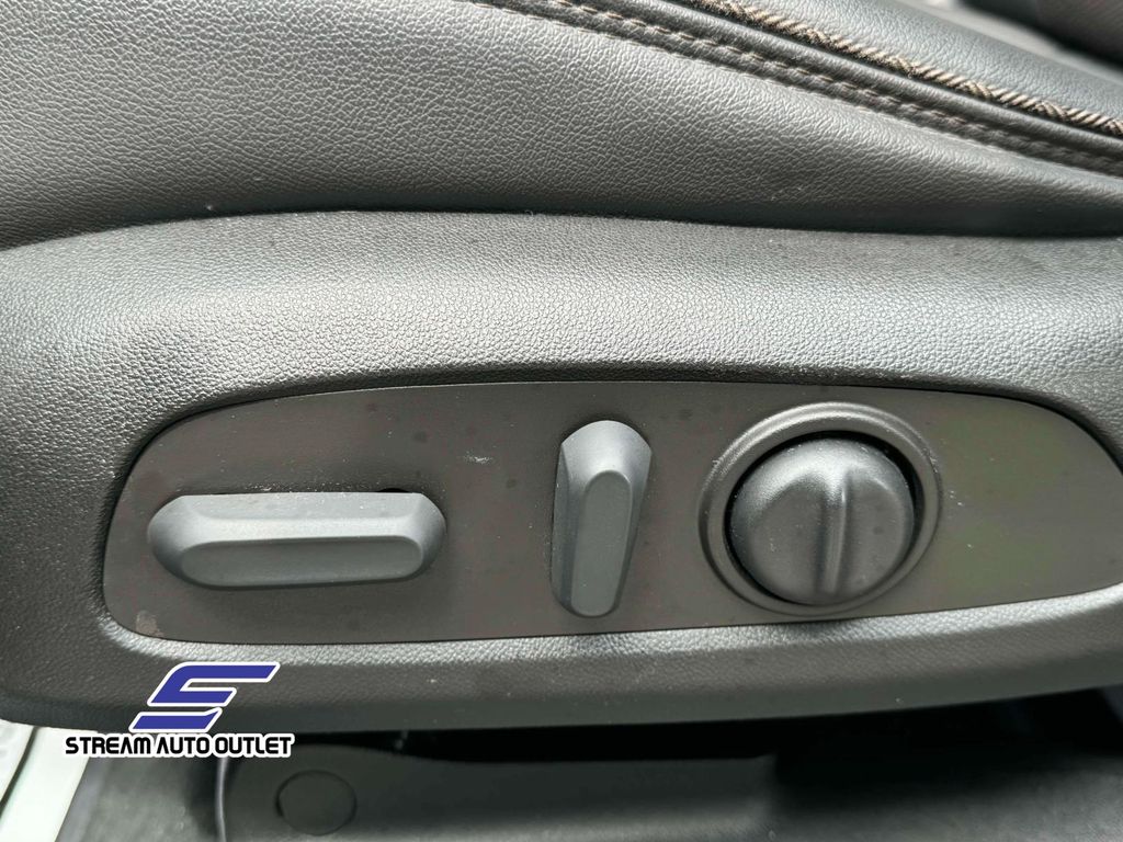 2023 Chevrolet Traverse High Country photo 13