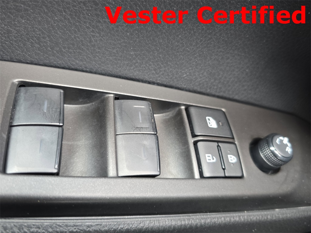 2023 Toyota Camry SE photo 25