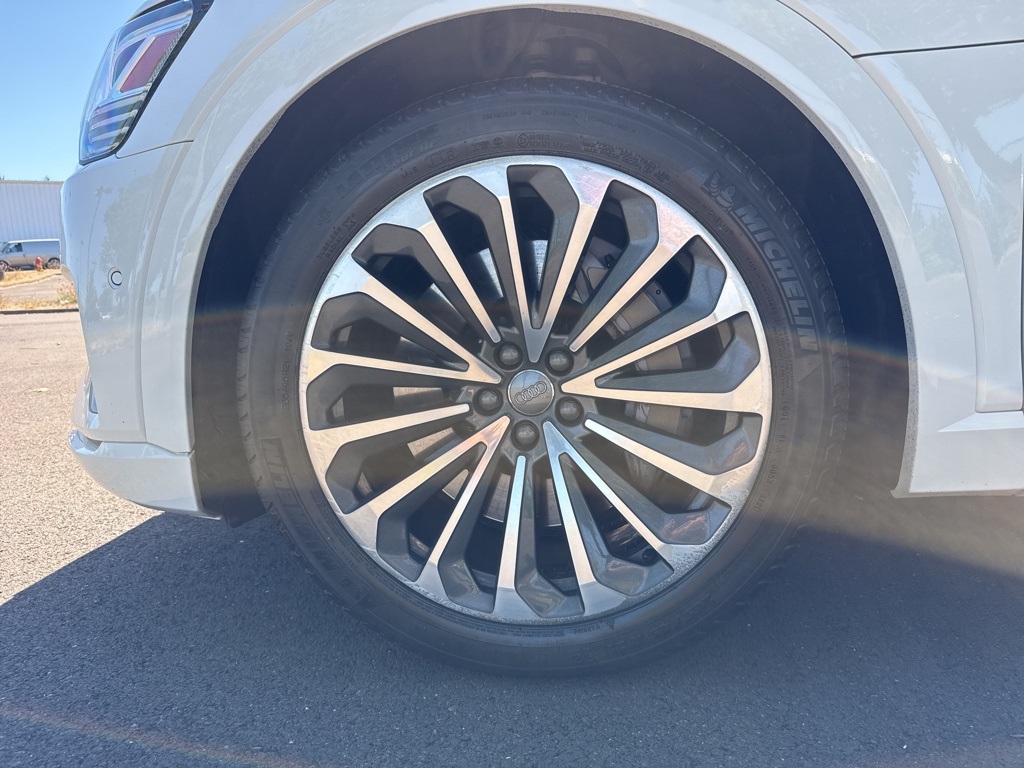 2019 Audi e-tron Premium Plus photo 9