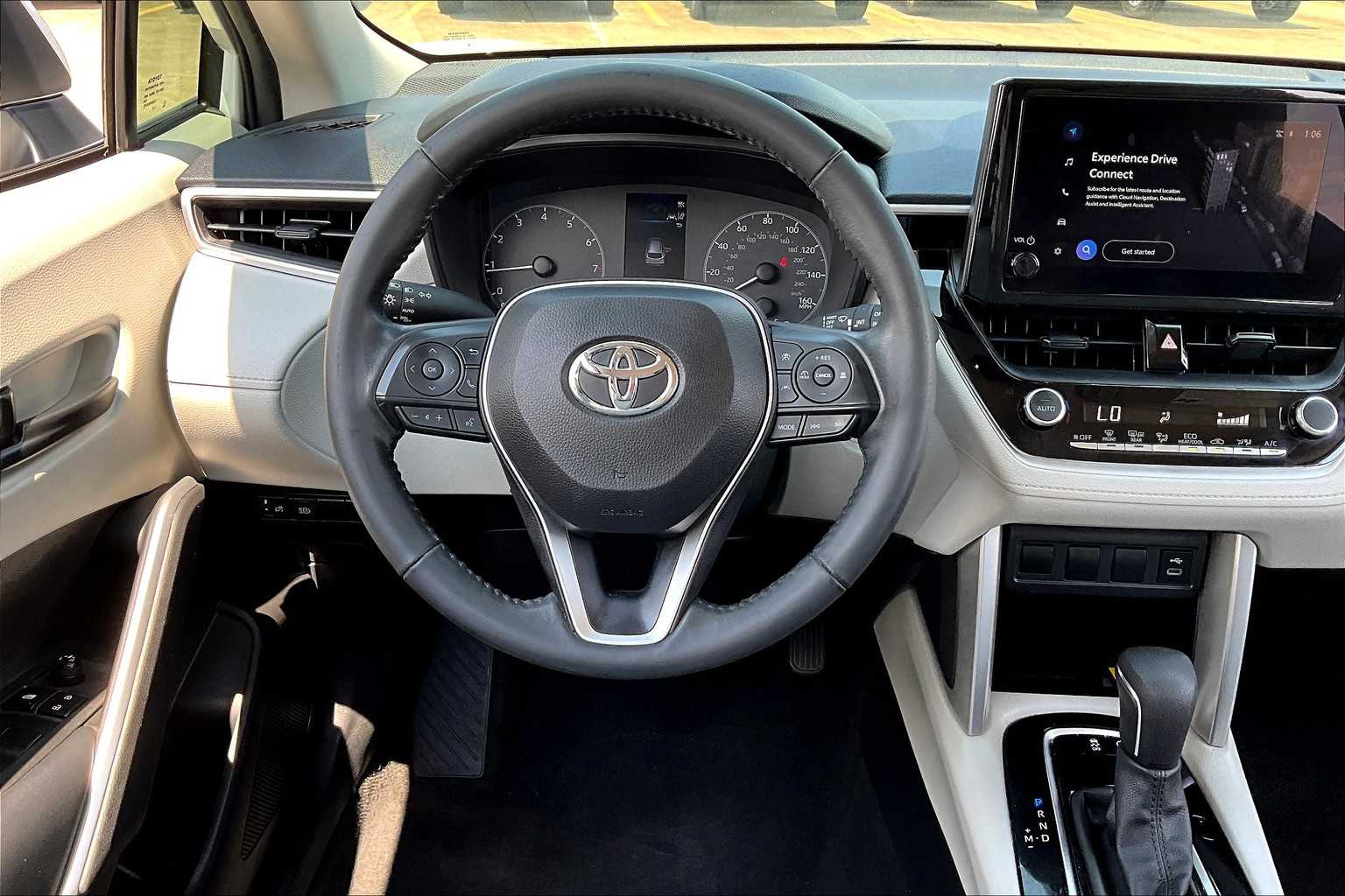 2023 Toyota Corolla Cross LE photo 5