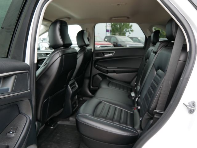 2022 Ford Edge SEL photo 4