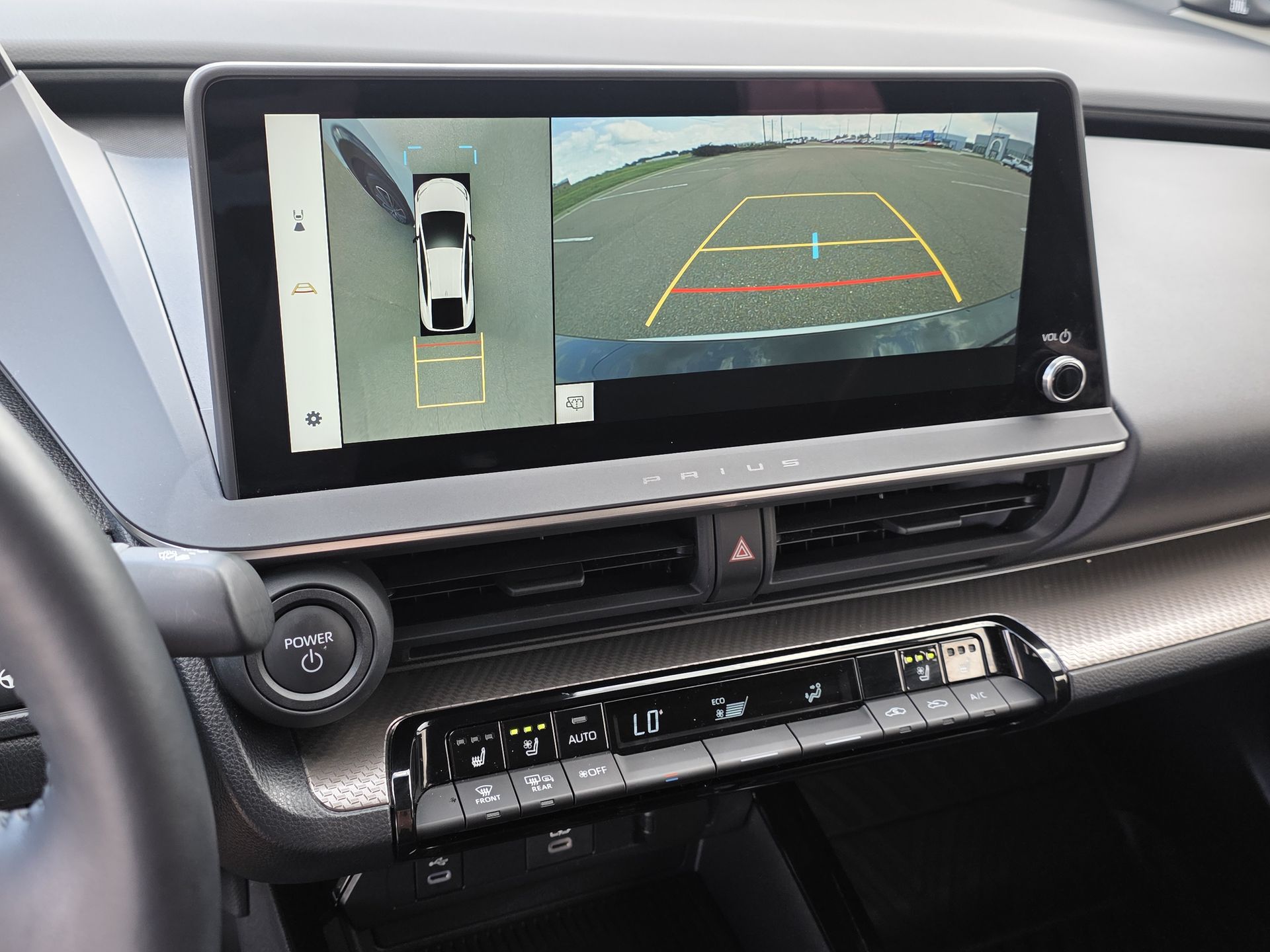 2024 Toyota Prius LE photo 13