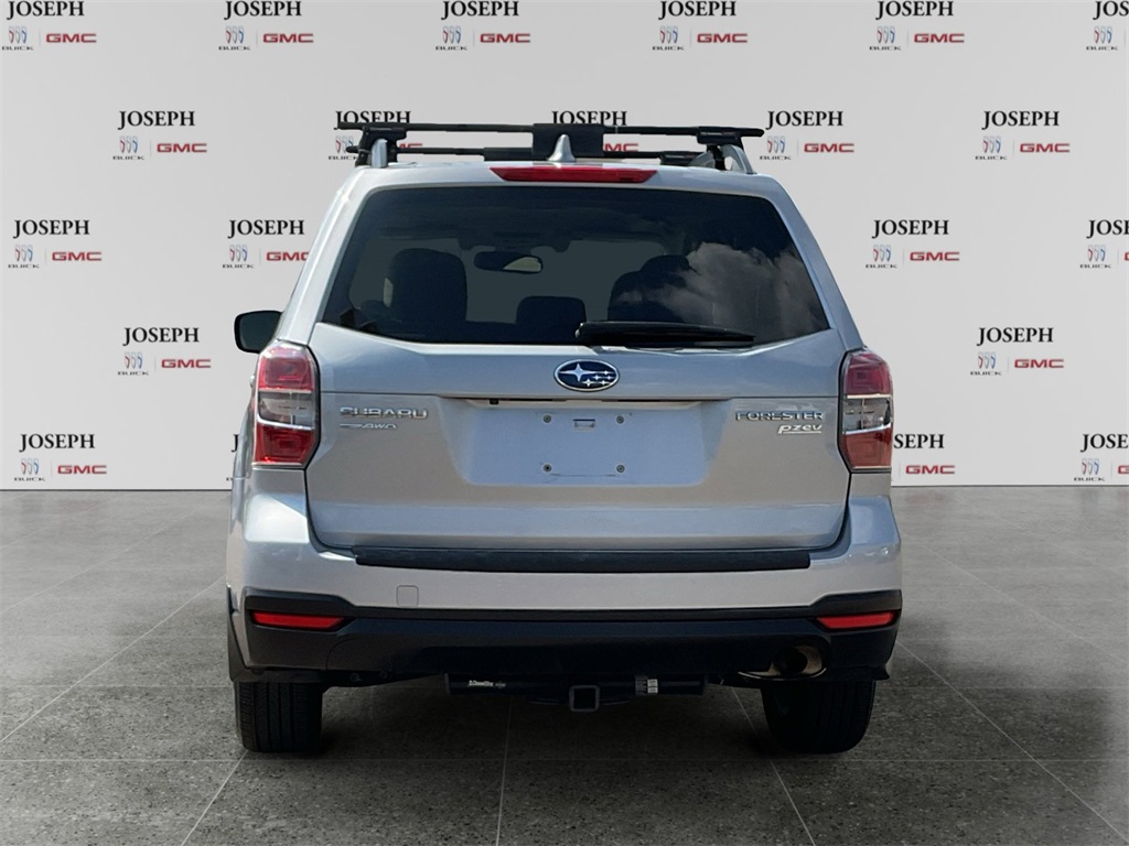 2016 Subaru Forester 2.5i Premium photo 7
