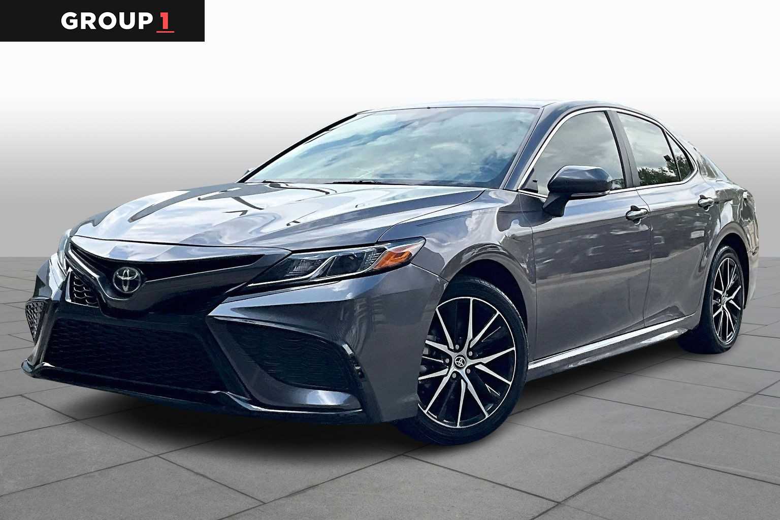 2023 Toyota Camry SE's photo