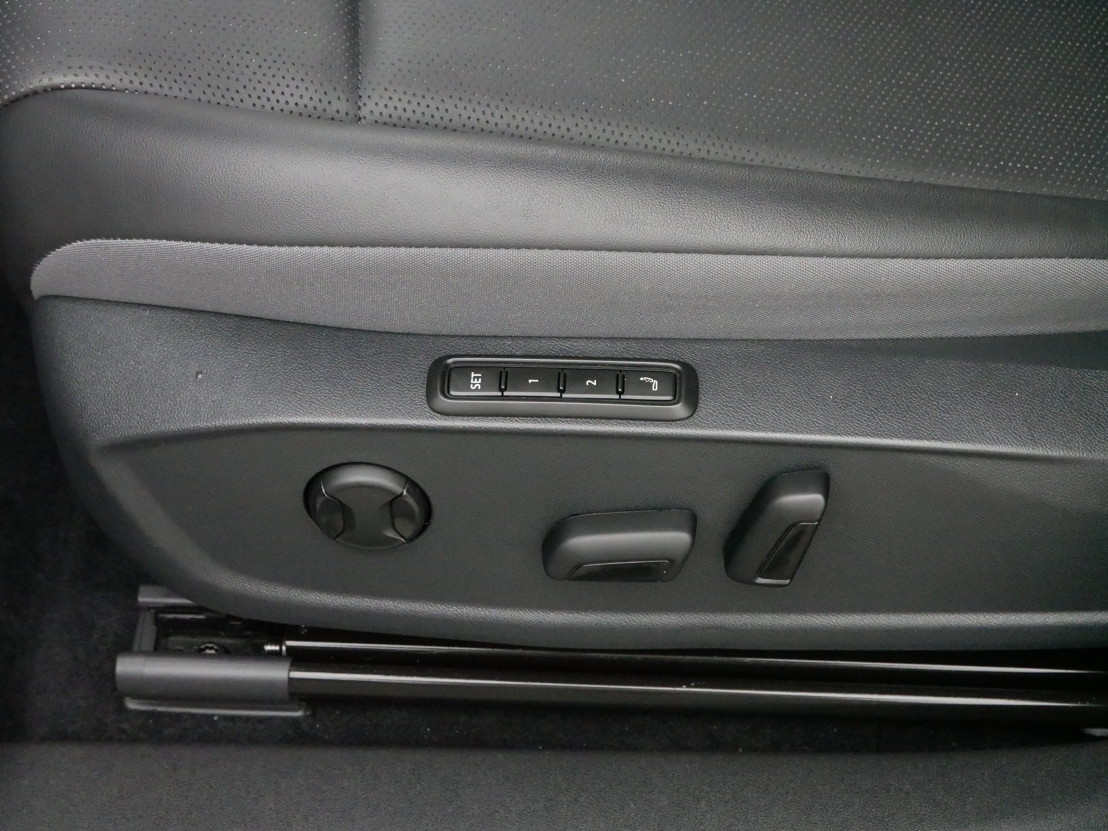 2023 Volkswagen ID.4 Pro Plus photo 20