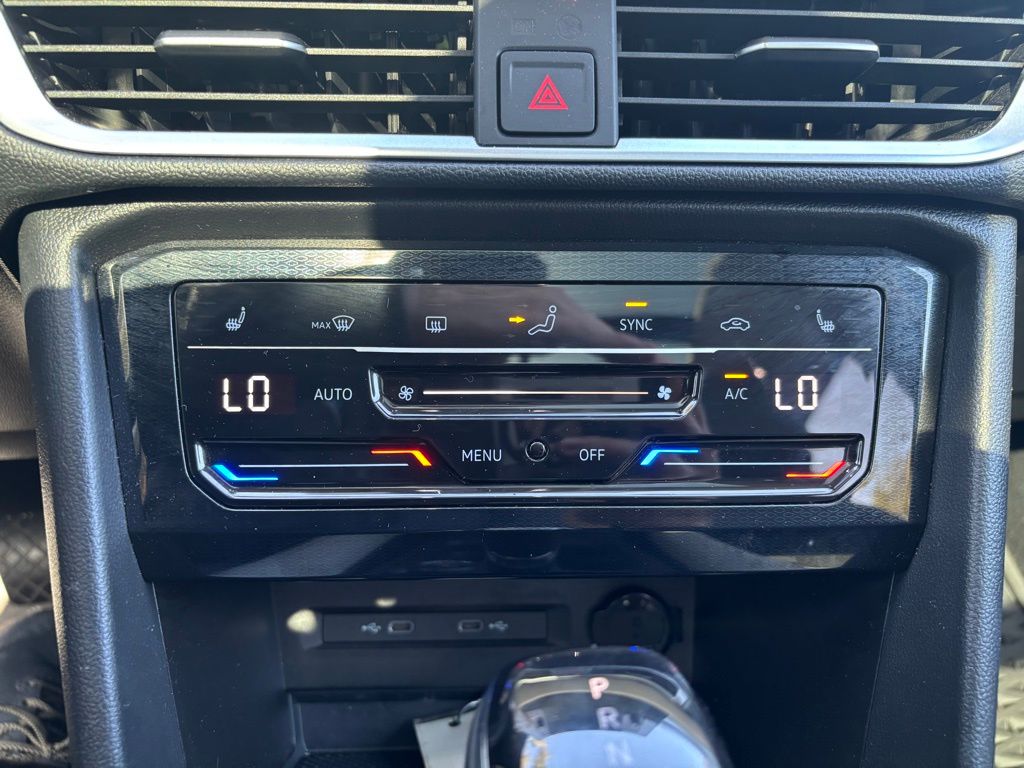 2025 Volkswagen Taos SE photo 25