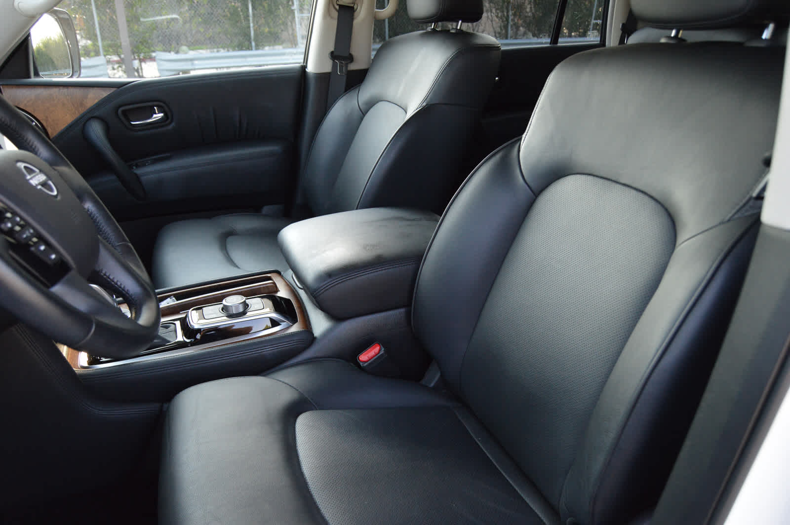 2024 Nissan Armada SL photo 7