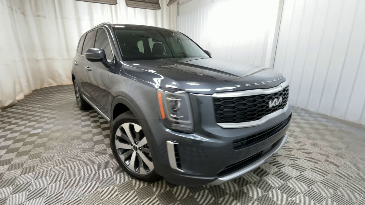 2022 Kia Telluride S photo 2
