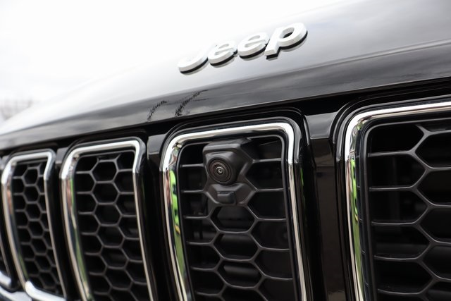 2025 Jeep Grand Cherokee Overland photo 4