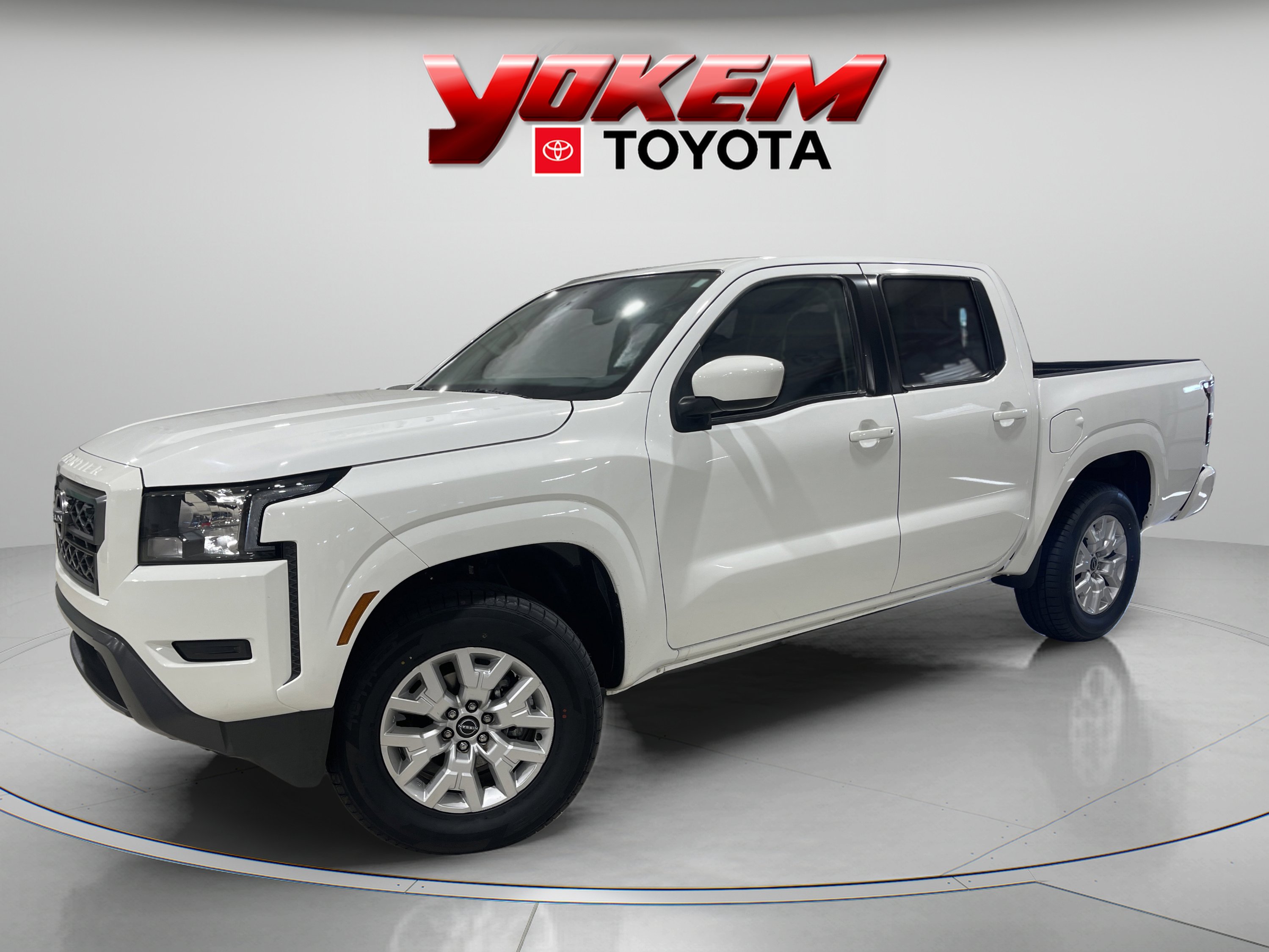 2022 Nissan Frontier SV's photo