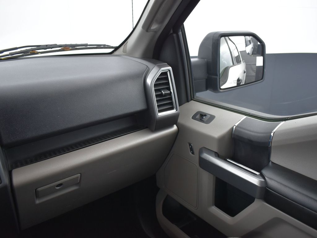 2015 Ford F-150 XLT photo 12