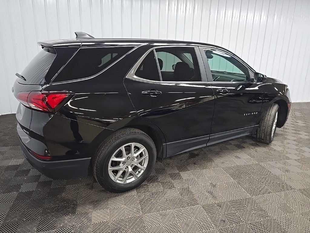 2022 Chevrolet Equinox LT photo 2