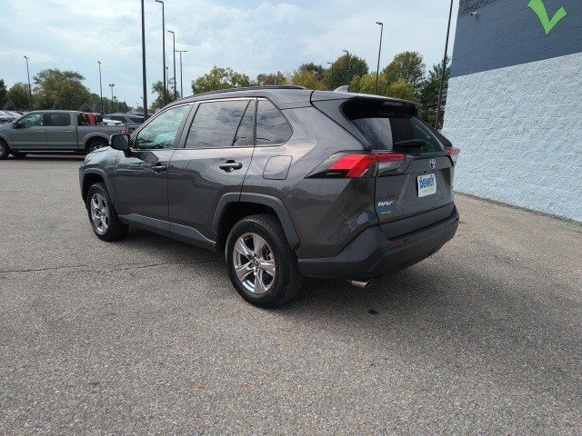 2022 Toyota RAV4 XLE photo 2