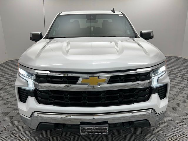 2024 Chevrolet Silverado 1500 LT photo 2