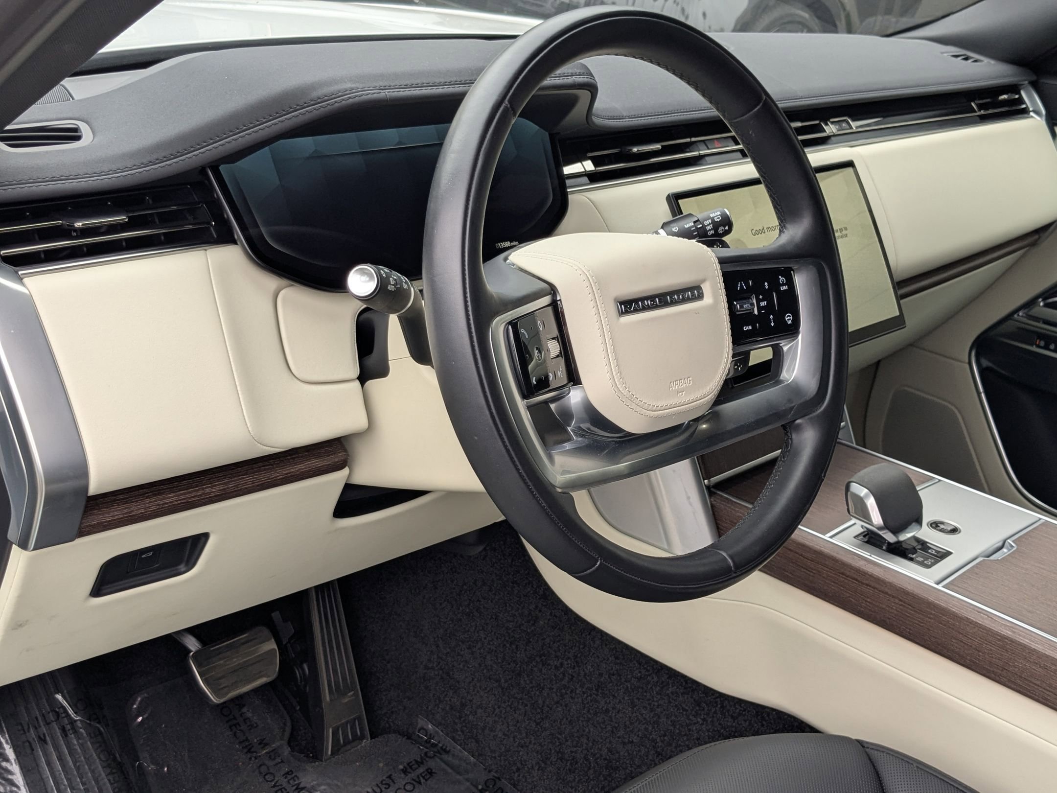 2024 Land Rover Range Rover SE photo 10