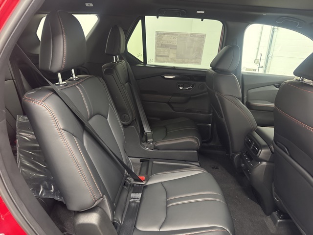 2025 Honda Pilot TrailSport photo 16
