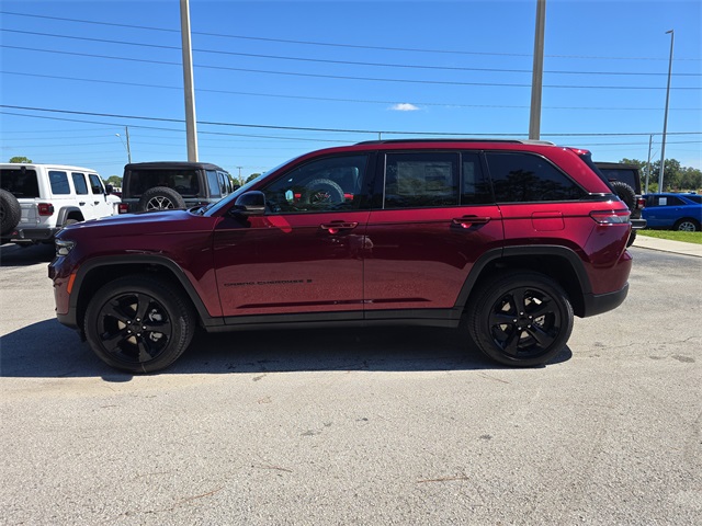 2025 Jeep Grand Cherokee Limited photo 2