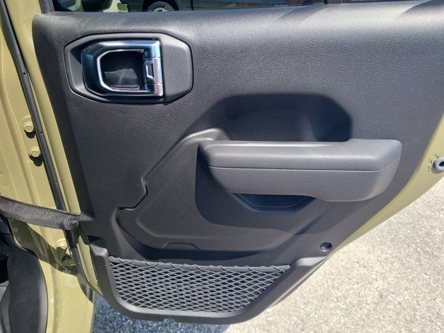 2025 Jeep Wrangler photo 41