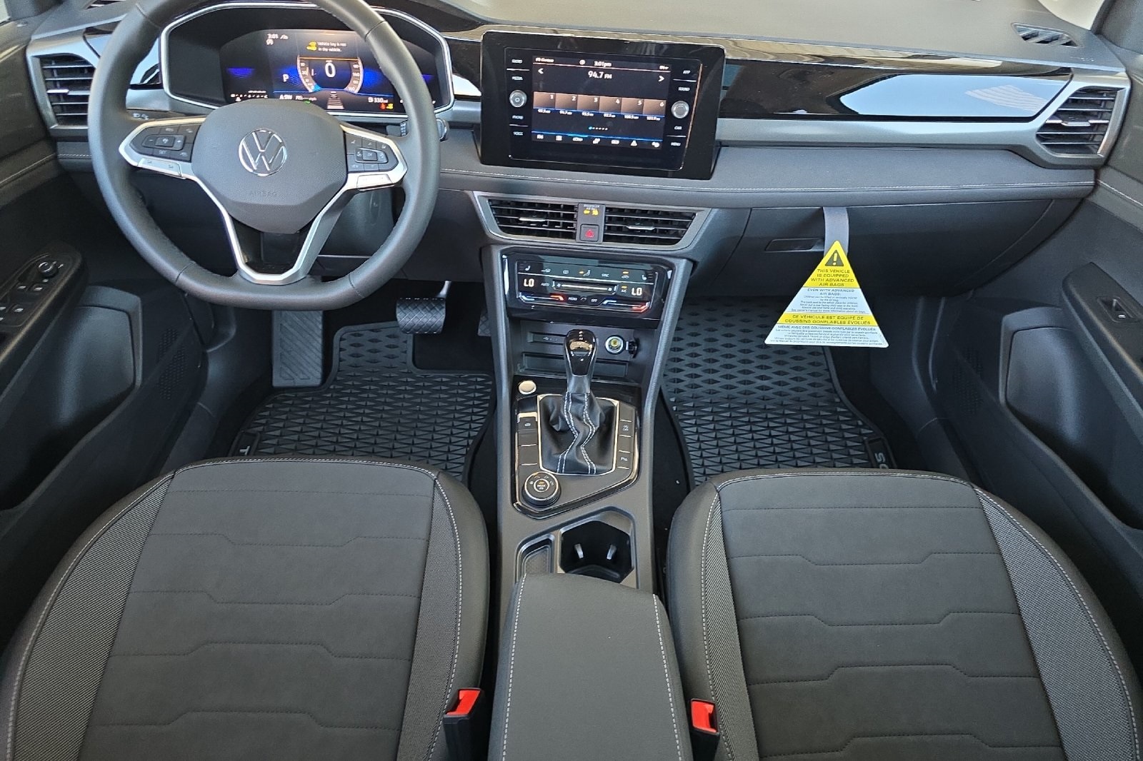 2025 Volkswagen Taos SE photo 12