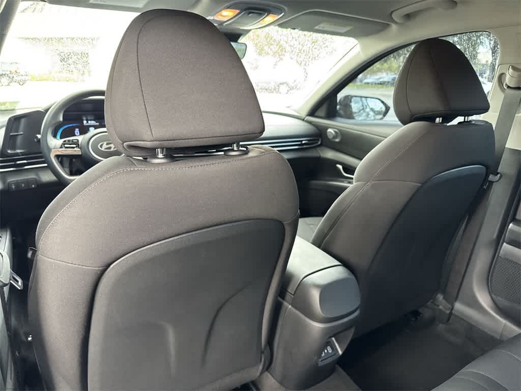 2025 Hyundai Elantra SE photo 22