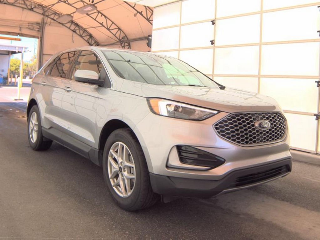 2024 Ford Edge SEL photo 3