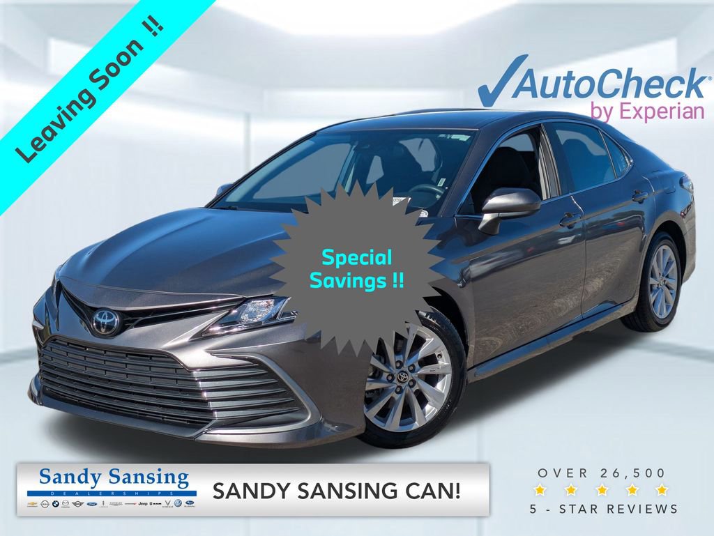 2024 Toyota Camry LE's photo