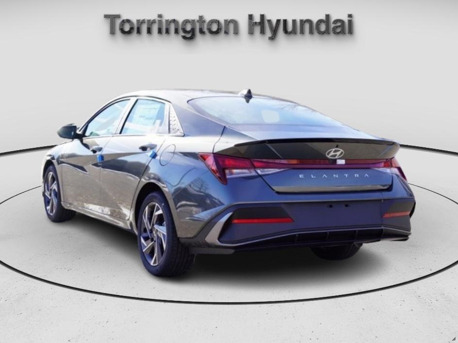 2025 Hyundai Elantra SEL Sport photo 4