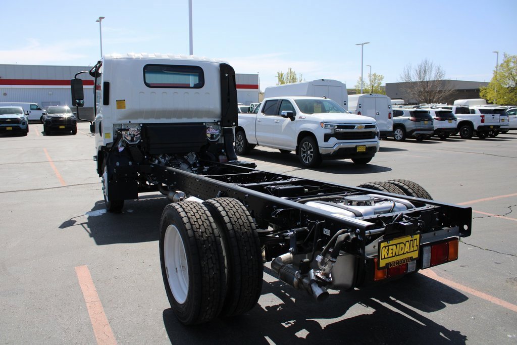 2025 Chevrolet Silverado 4500HD photo 3