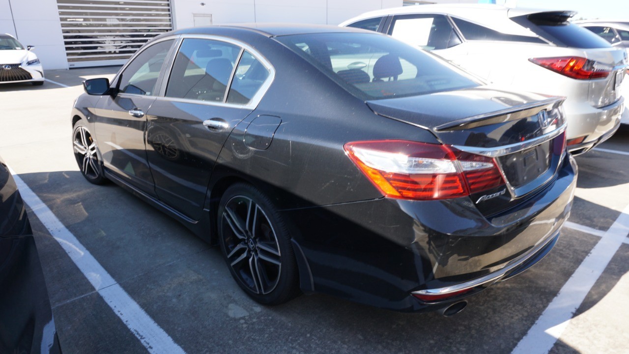 2017 Honda Accord Sport photo 4