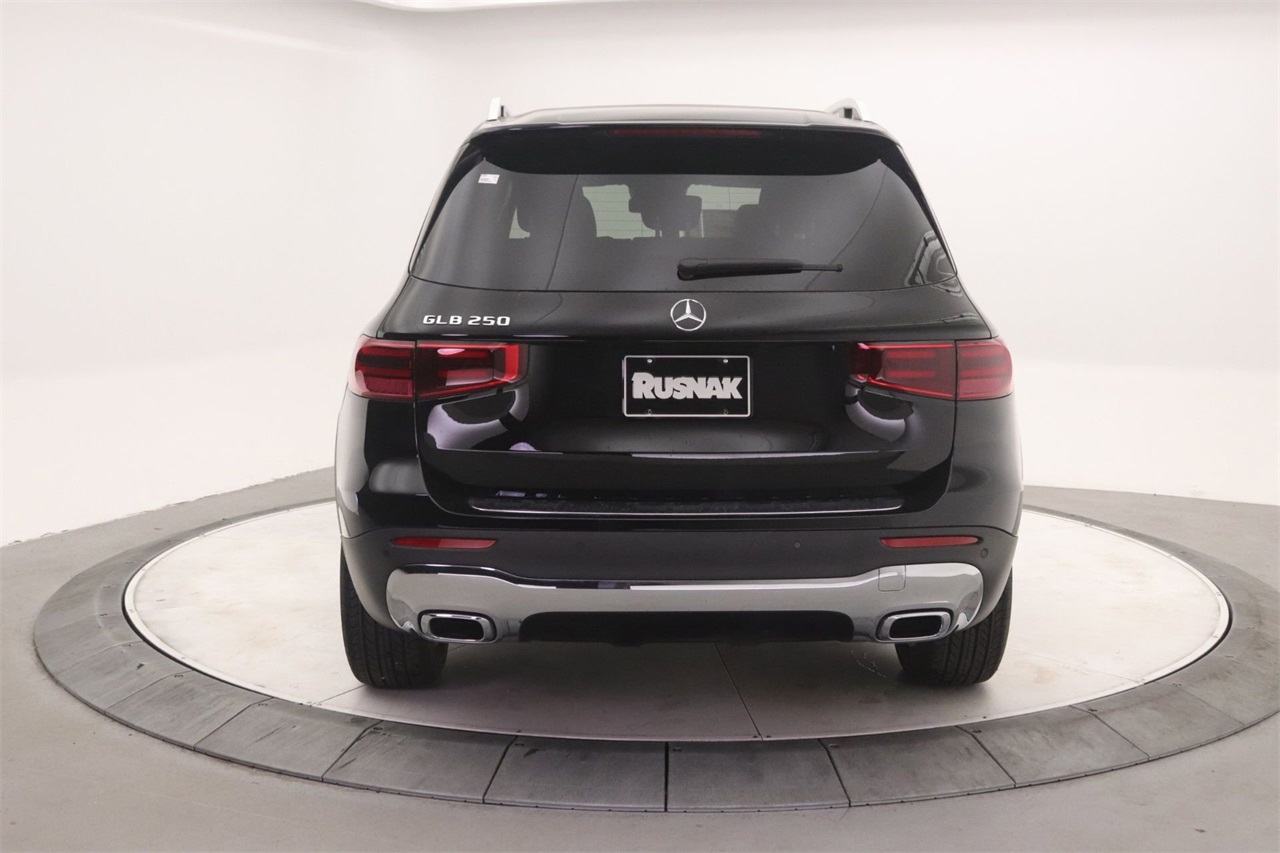 2025 Mercedes Benz GLB 250 photo 3