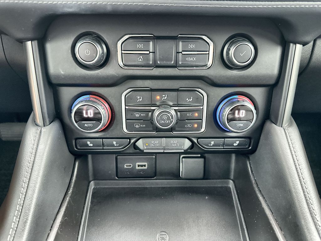 2021 Chevrolet Suburban LT photo 33