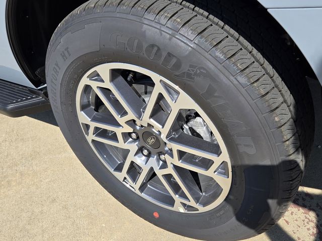 2025 Ford Expedition photo 9