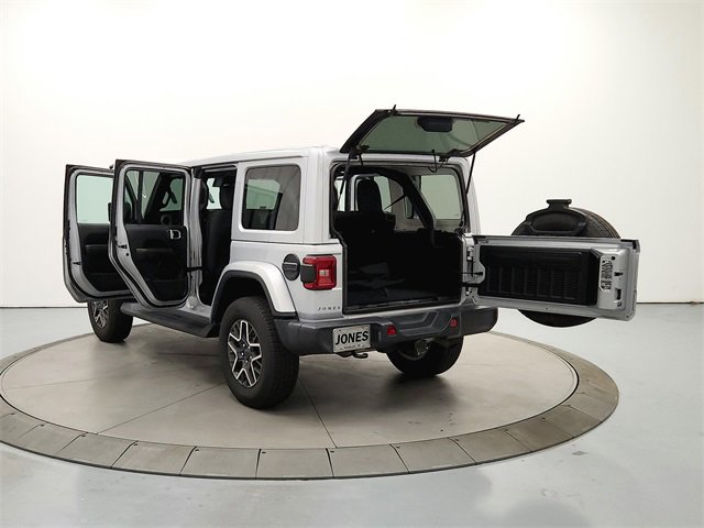 2024 Jeep Wrangler Sahara photo 12