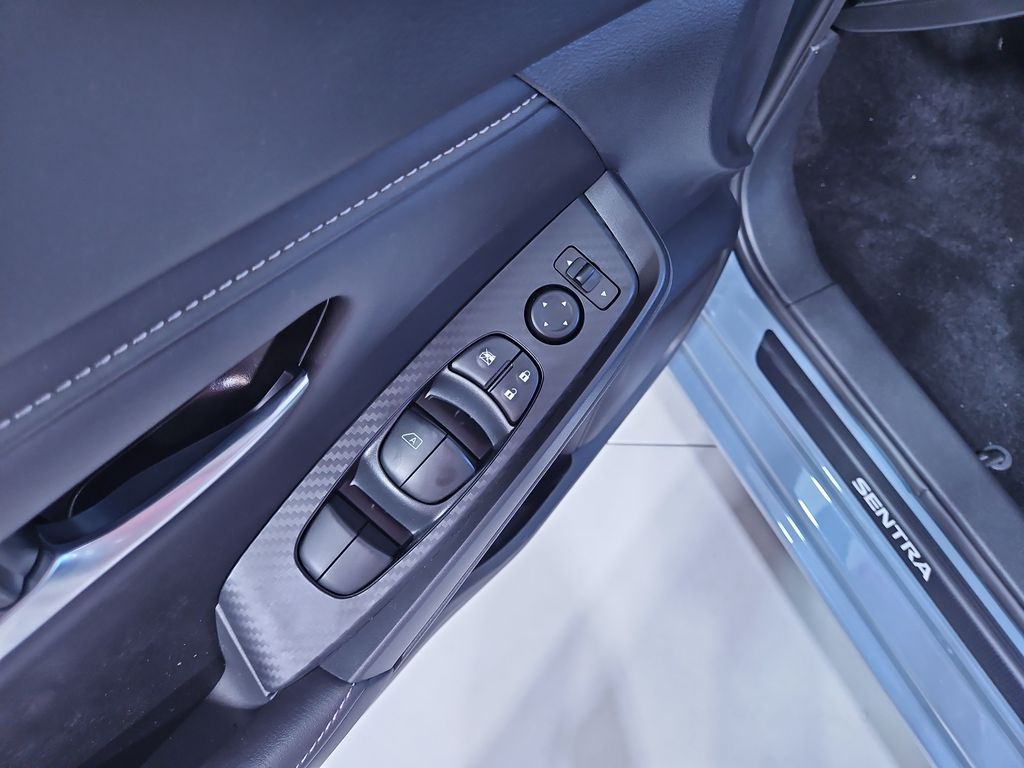 2025 Nissan Sentra SV photo 11