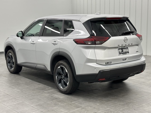 2025 Nissan Rogue SV photo 4