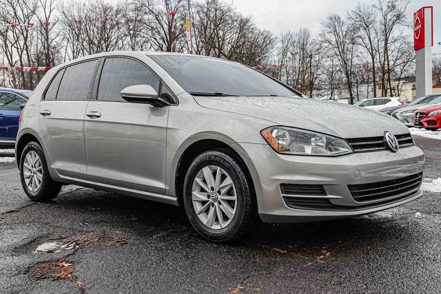 2016 Volkswagen Golf TSI S's photo