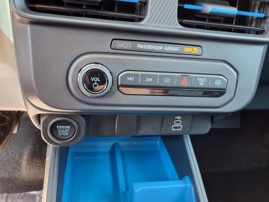 2025 Ford Maverick XLT photo 17