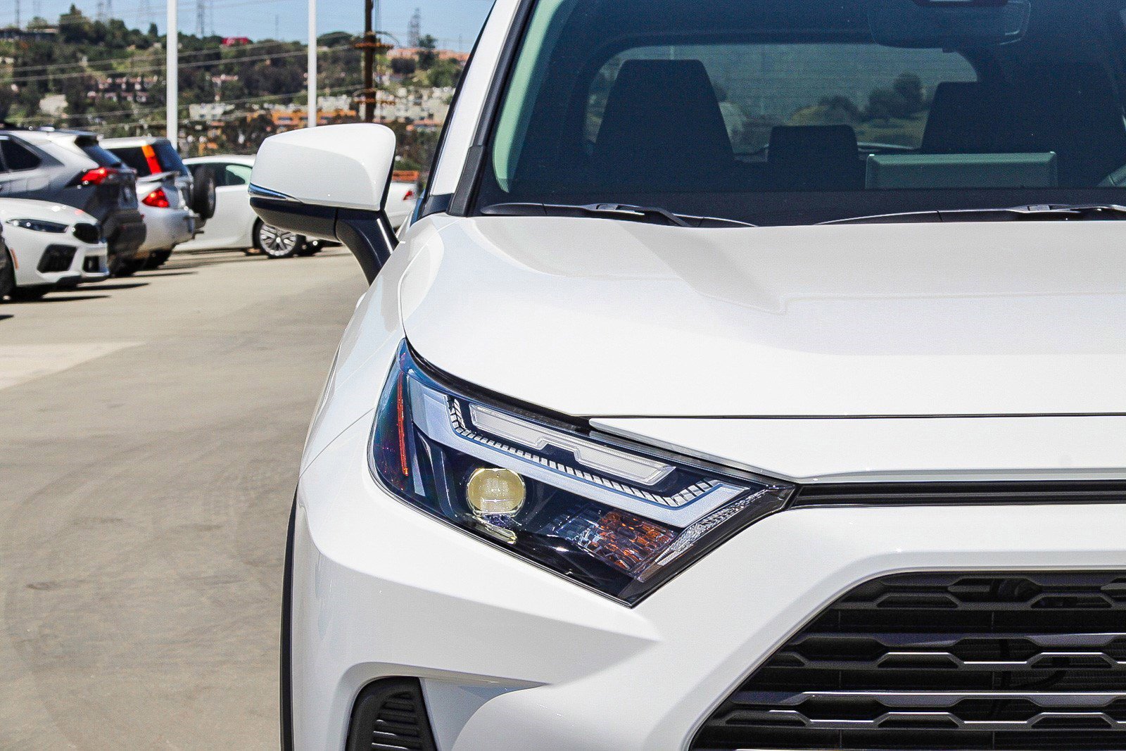 2025 Toyota RAV4 Hybrid XLE photo 10