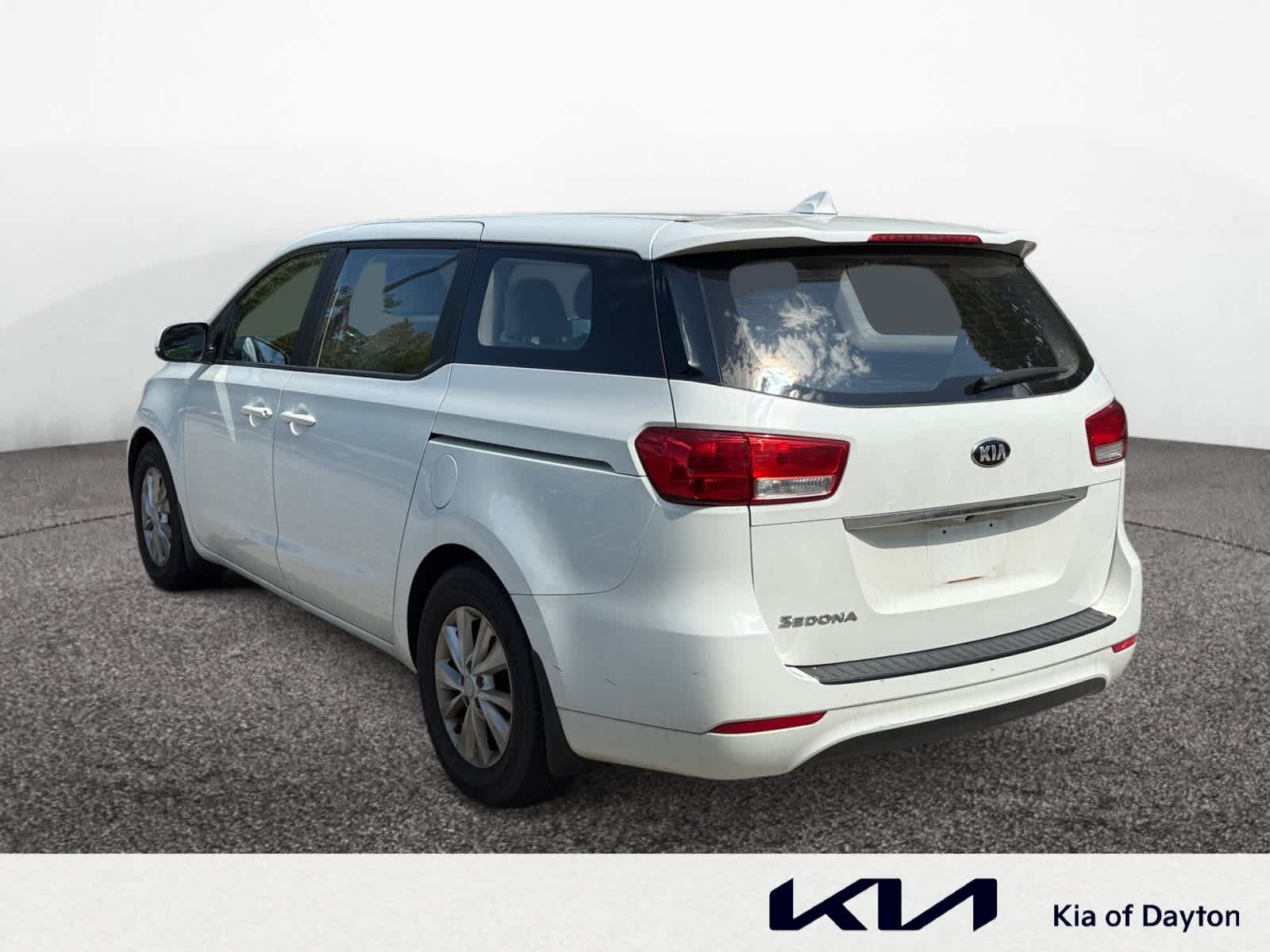 2016 Kia Sedona L photo 2