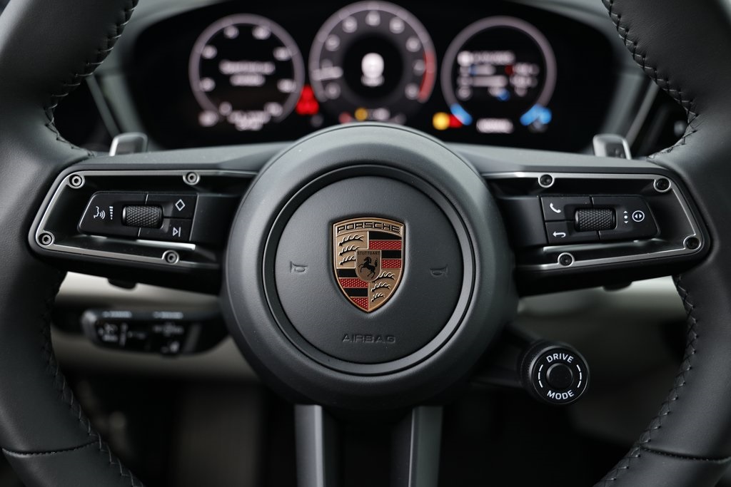 2025 Porsche Cayenne photo 32
