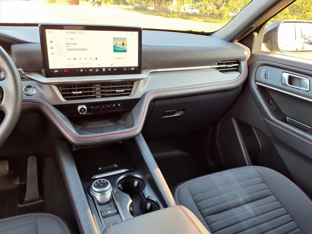 2025 Ford Explorer ST-Line photo 26