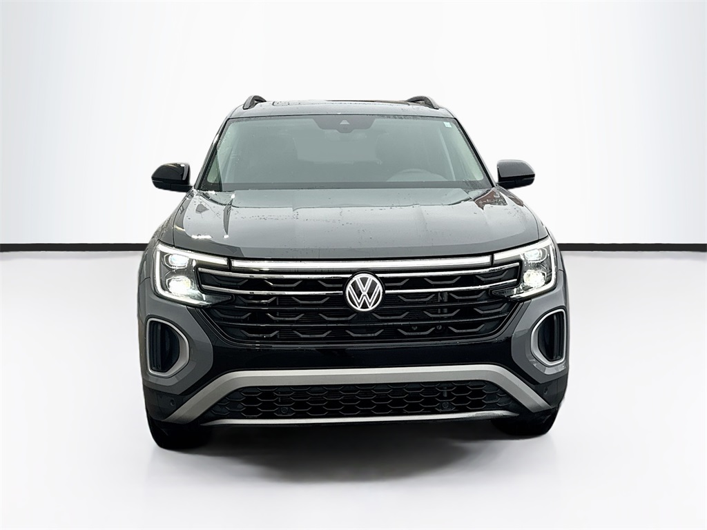 2025 Volkswagen Atlas Peak Edition SE photo 2