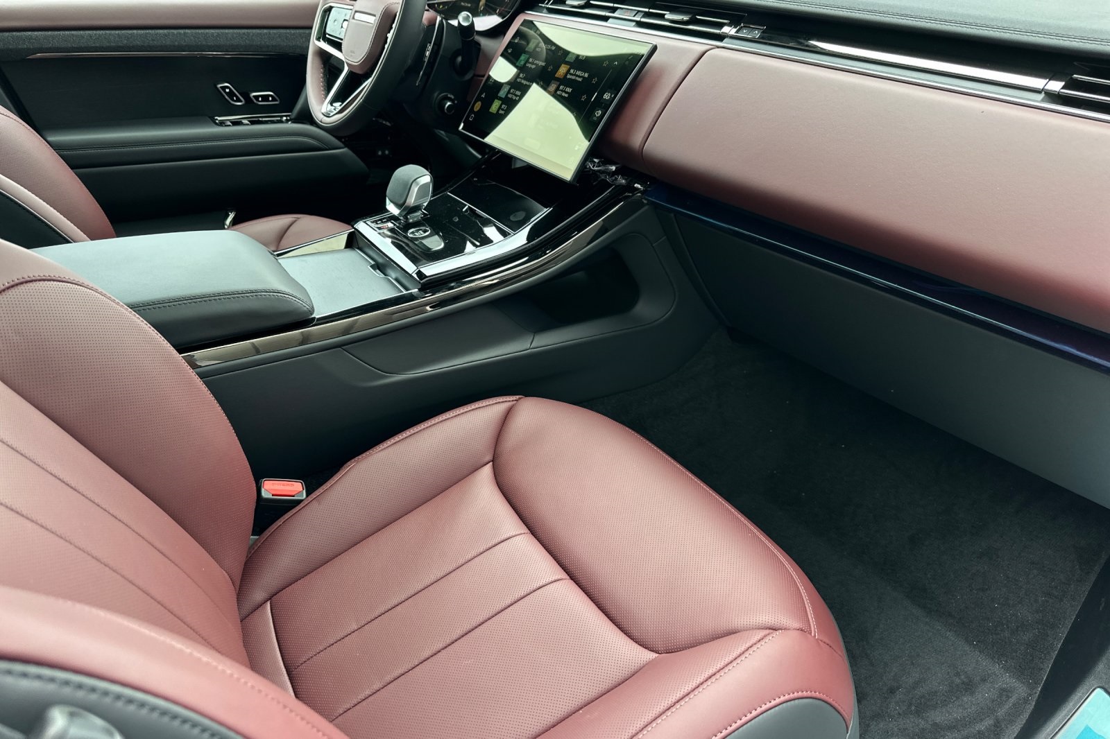 2025 Land Rover Range Rover Sport SE photo 18