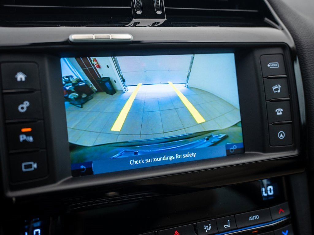 2018 Jaguar F-PACE Premium photo 29