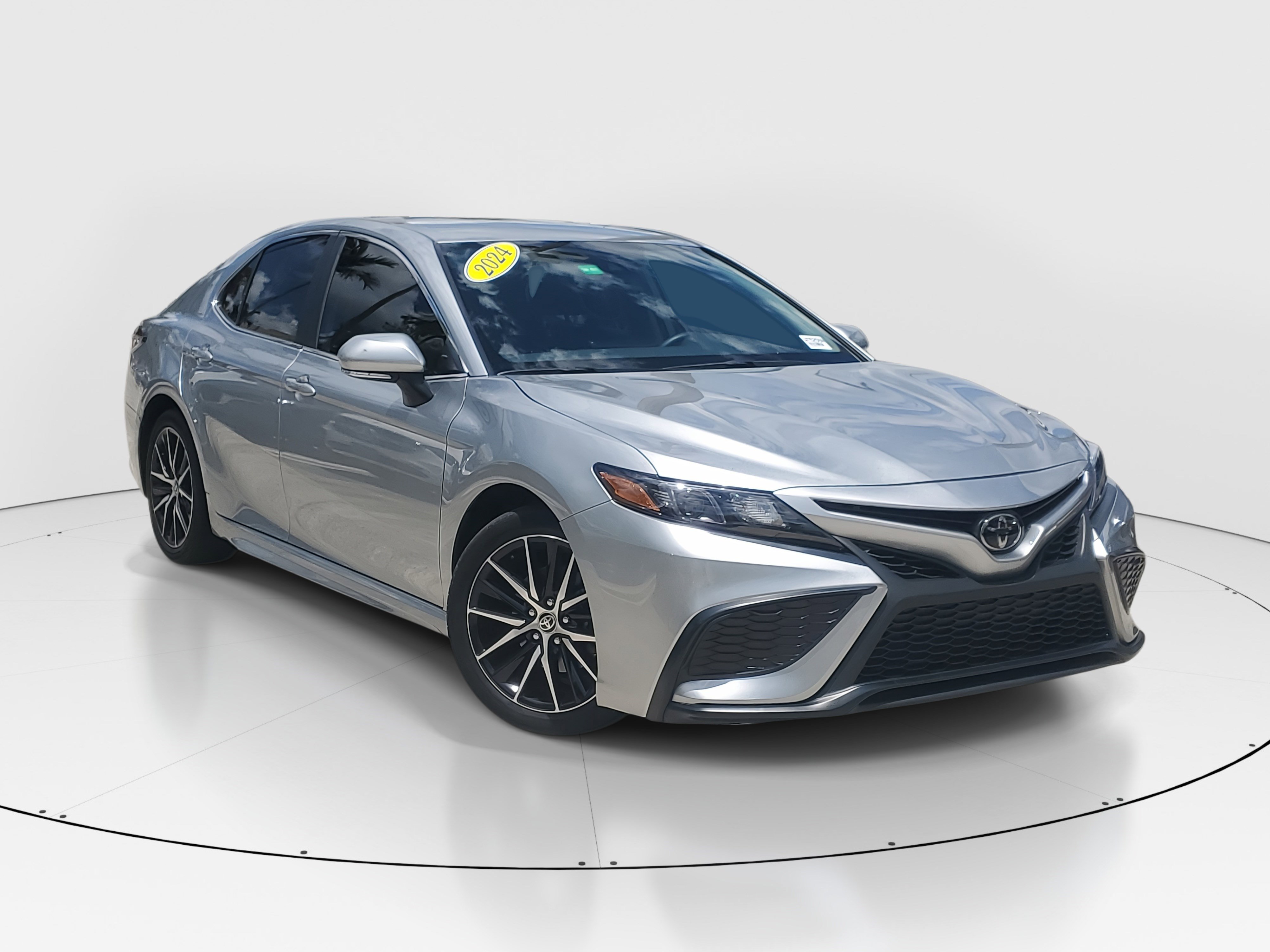 2024 Toyota Camry SE photo 2