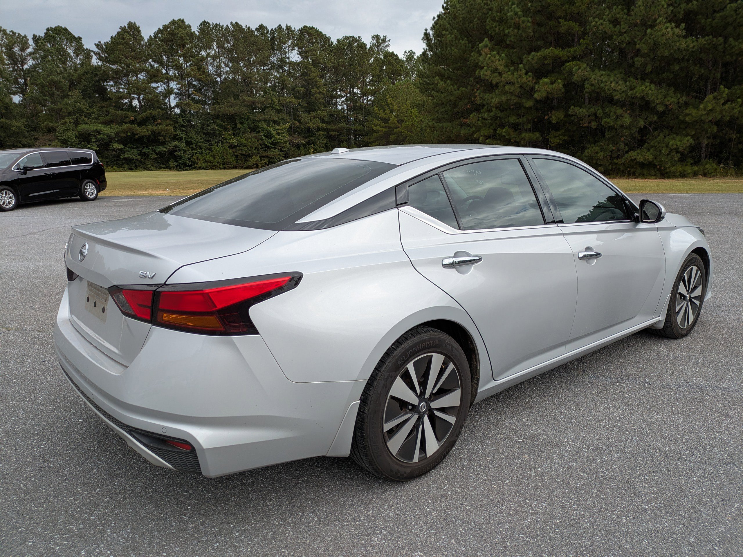 2019 Nissan Altima 2.5 SV photo 2