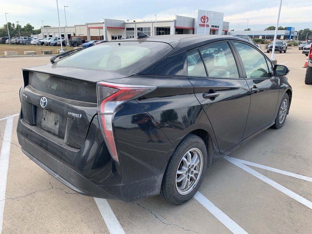 2016 Toyota Prius Three photo 4