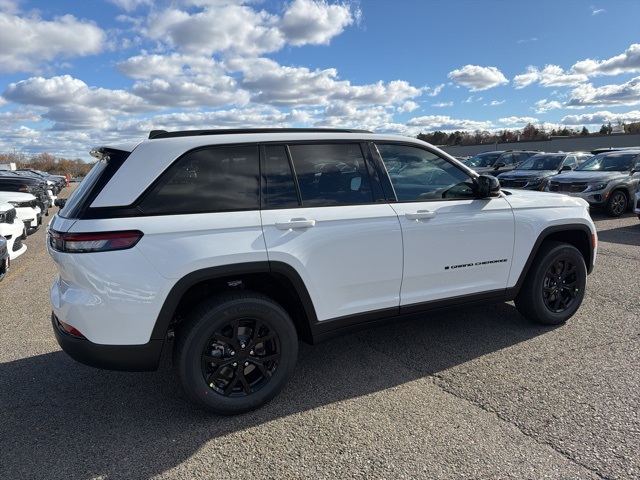 2025 Jeep Grand Cherokee Altitude photo 2