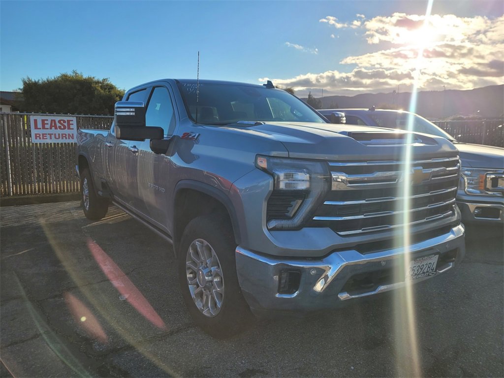 2025 Chevrolet Silverado LTZ photo 3